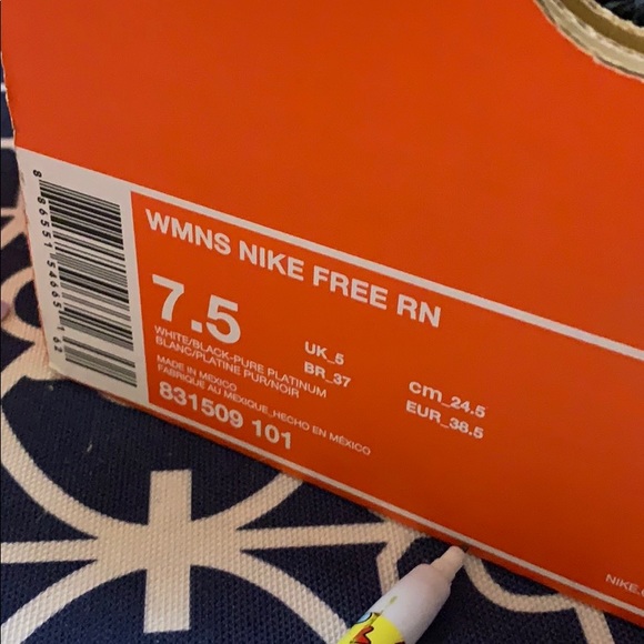 Nike running shoes - Picture 2 of 3